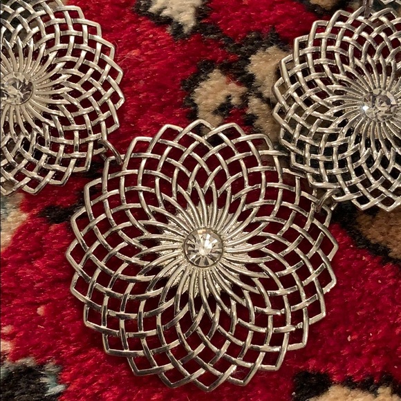 Silver tone sparkle necklace - Picture 3 of 4